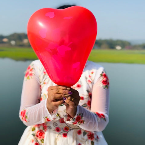 KISS Day Special BLOW-A-KISS Card | Balloon with Message KISS Day Special BLOW-A-KISS Card | Balloon with Message